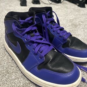 Nike Women’s Size 9 Black and Purple High-Top Sneakers Shoes